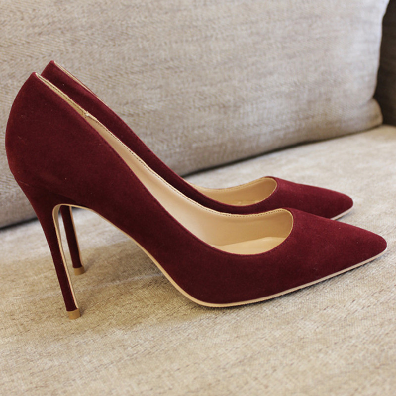 Zapatos con tacón de punta