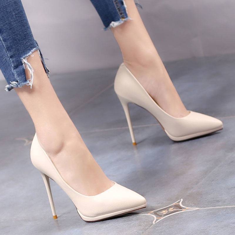 Zapatos con tacón de aguja