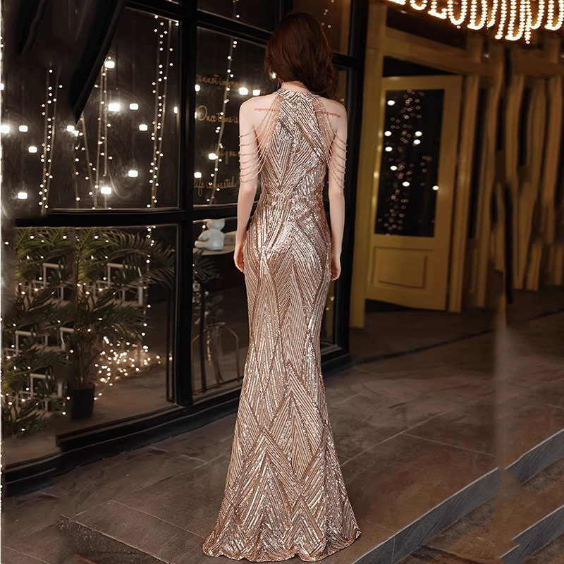 Vestido de noche con escote halter largo - Imagen 3